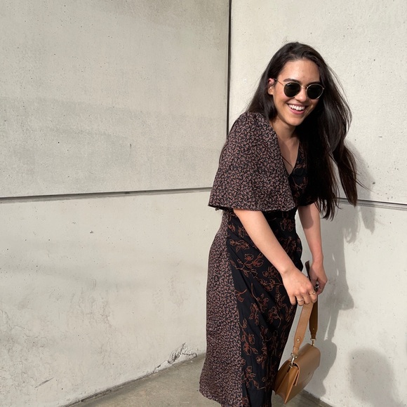 Faux wrap, two print flutter sleeve midi dress - Picture 3 of 9